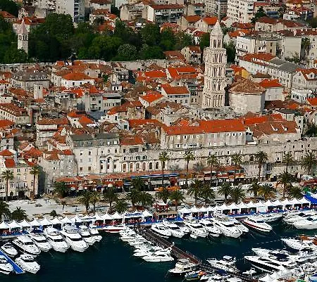 4 In Otel Split