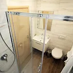 Hotel 4 In