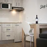 Hotel 4 In