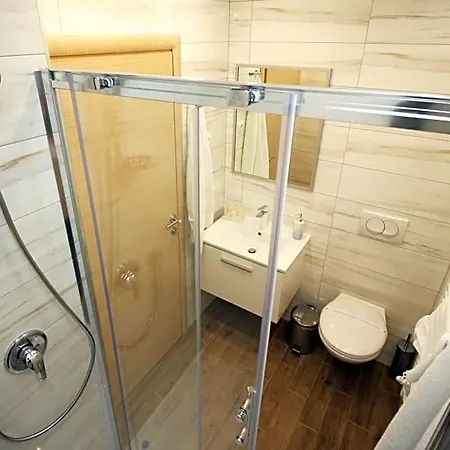 Готель 4 In Спліт