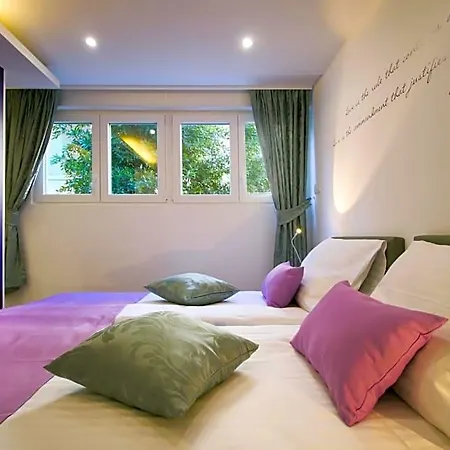 4 In Hotel 4*