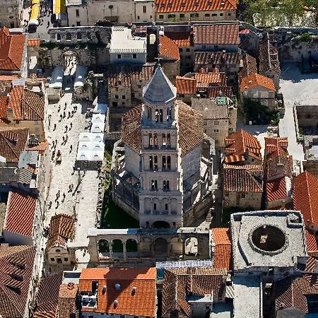 4 In 4* スプリト